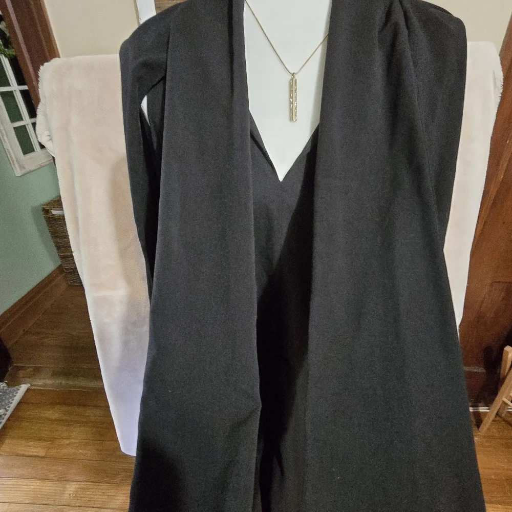 Elegant Black Maxi Dress - Picture 4 of 11